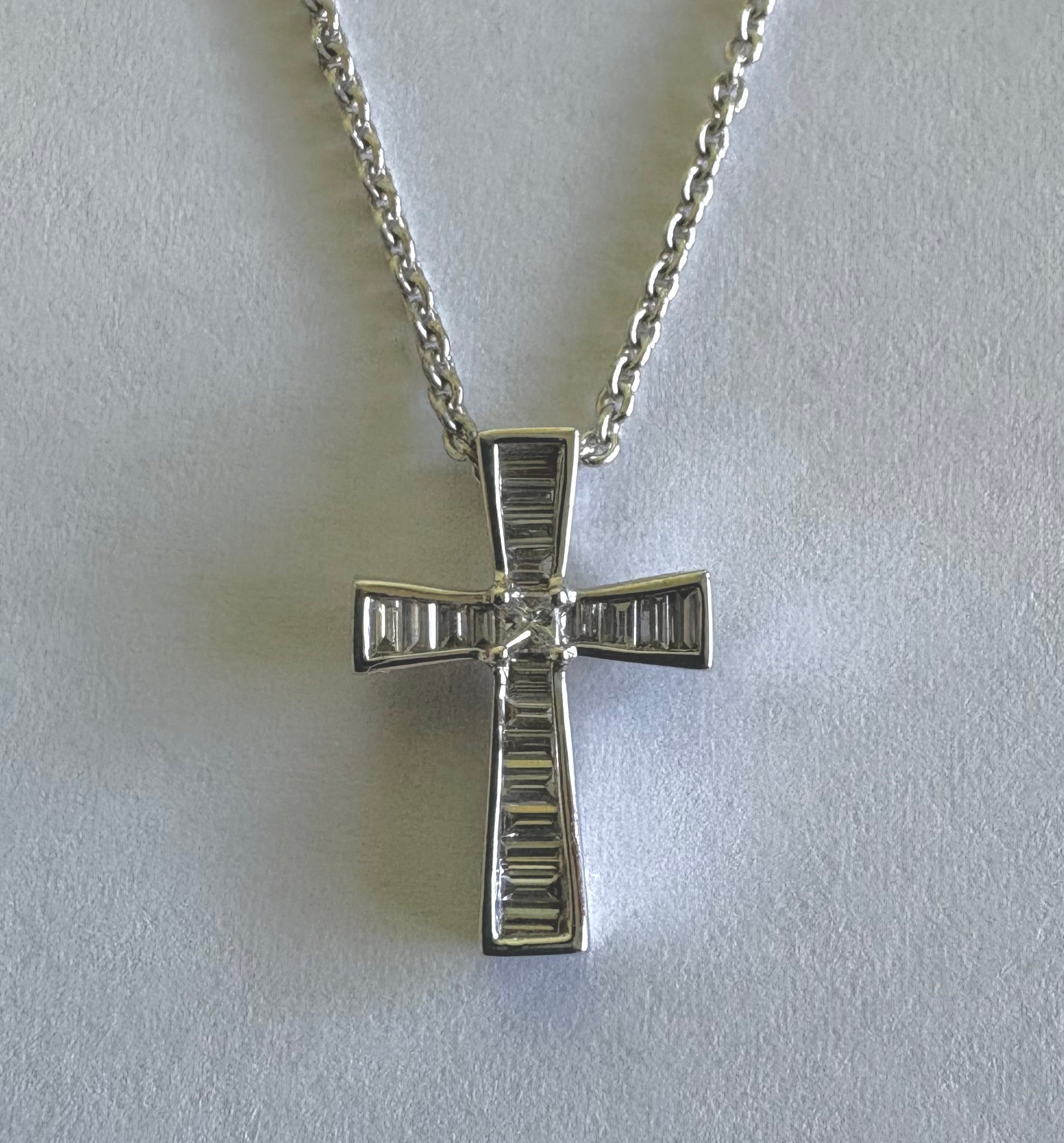 18ct White Gold Diamond Cross Pendant